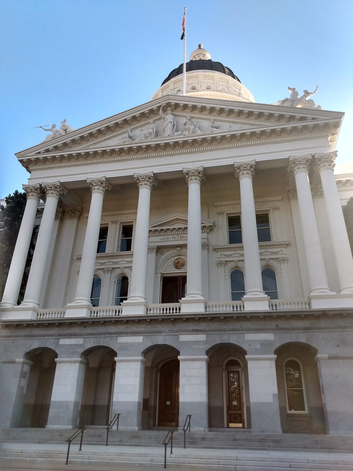 Frontal exterior view of the California State Capitol in Sacramento